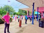 กิจกรรมเคารพธงชาติ สวดมนต์ ร้องเพลงสดุดีมหาราชา สดุดีมหาราชิ