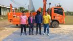 พนักงานกองช่างองค์การบริหารส่วนตําบลทุ่งขนาน  ติดตั้งไฟส่องส