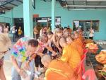 ร่วมสืบสานประเพณี ทำบุญตักบาตร ทอดผ้าป่าสามัคคี สงฆ์น้ำพระ ร
