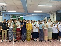 กิจกรรมเคารพธงชาติ สวดมนต์ไหว้พระ ร้องเพลงสดุดีมหาราชา สดุดี
