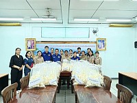 ส่งมอบดอกไม้จันทร์พระราชทานสำหรับพระราชพิธีถวายพระบรมศพ สมเด